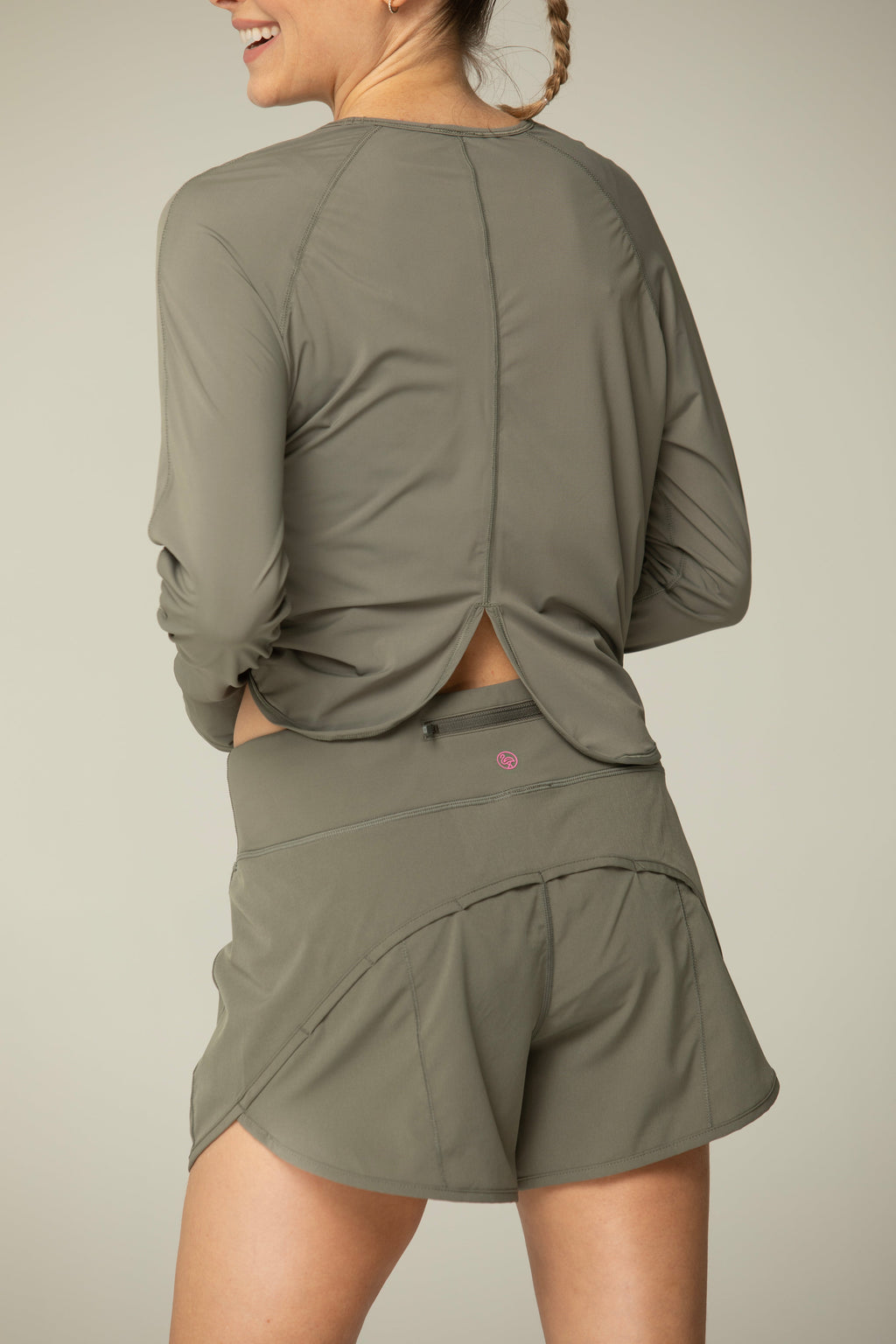 Daybreak Lightweight Long Sleeve Workout Shirt – Thumbhole Sleeves & Split Hem
